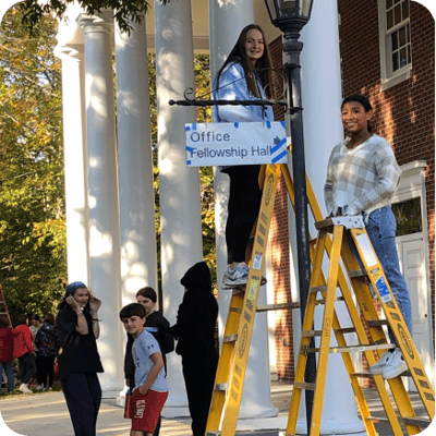 Students hanging signs around campus